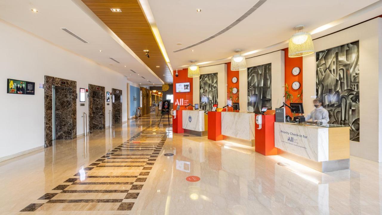 Ibis Gurgaon Golf Course Road - An Accor Brand Hotel Kültér fotó