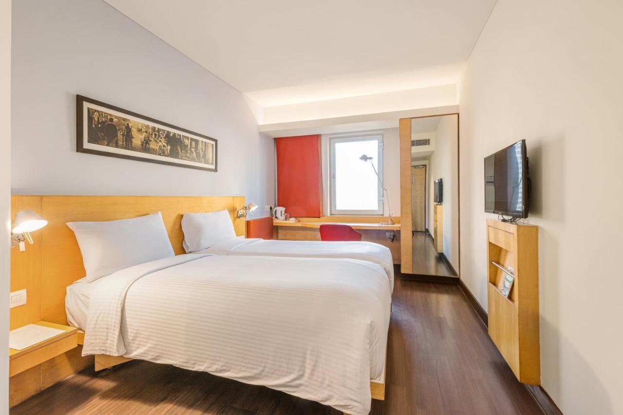 Ibis Gurgaon Golf Course Road - An Accor Brand Hotel Kültér fotó