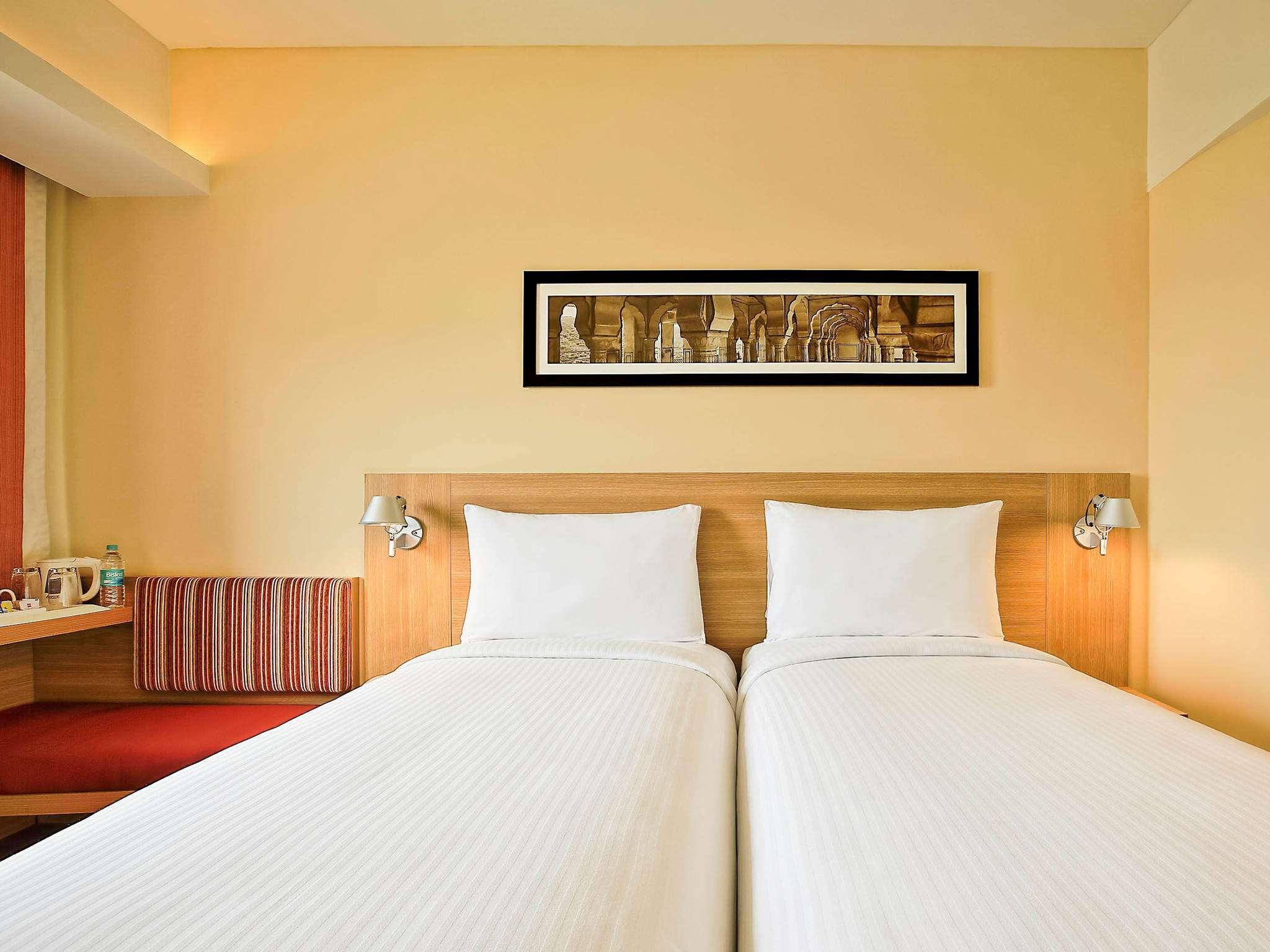 Ibis Gurgaon Golf Course Road - An Accor Brand Hotel Kültér fotó