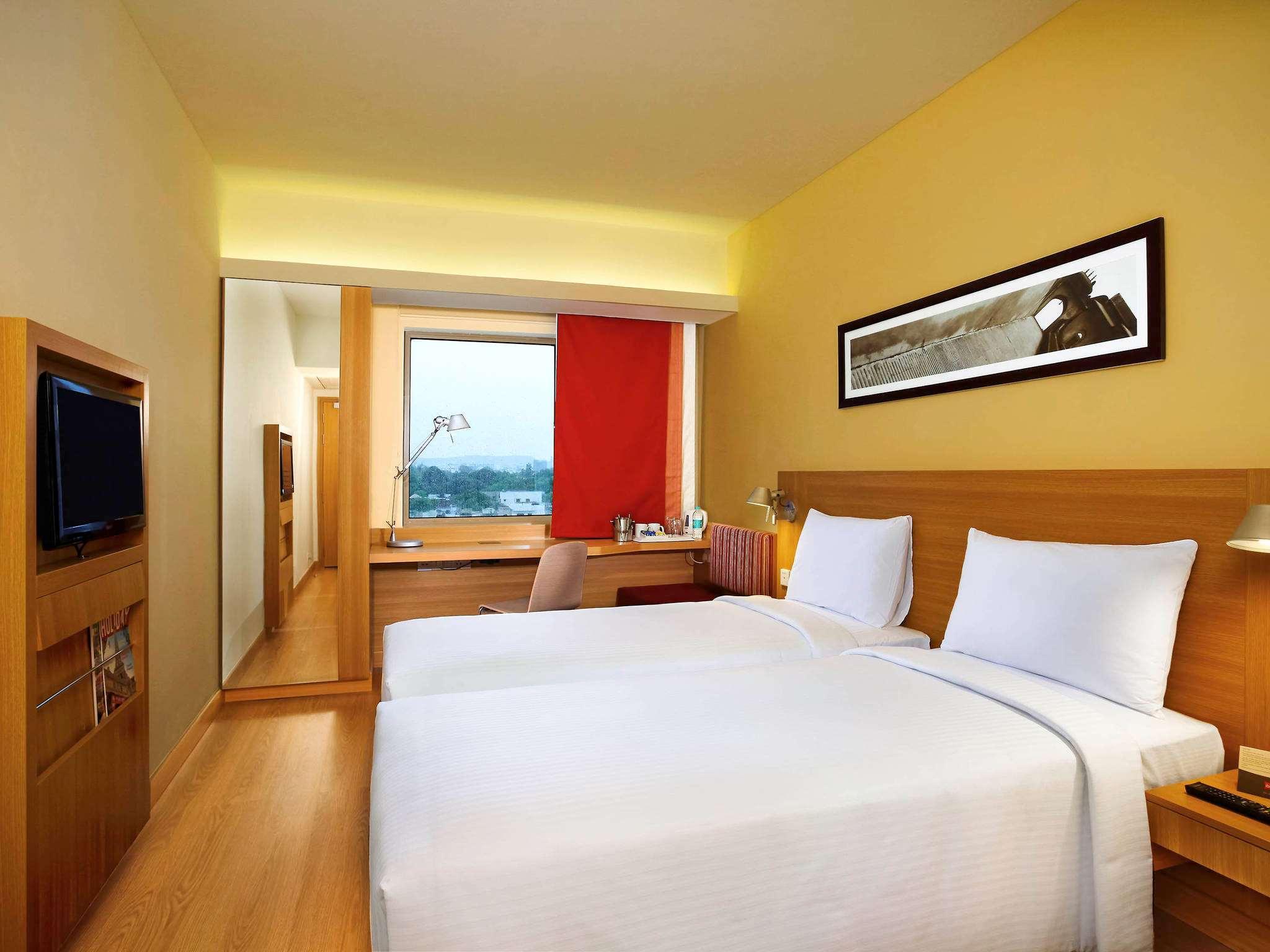 Ibis Gurgaon Golf Course Road - An Accor Brand Hotel Kültér fotó