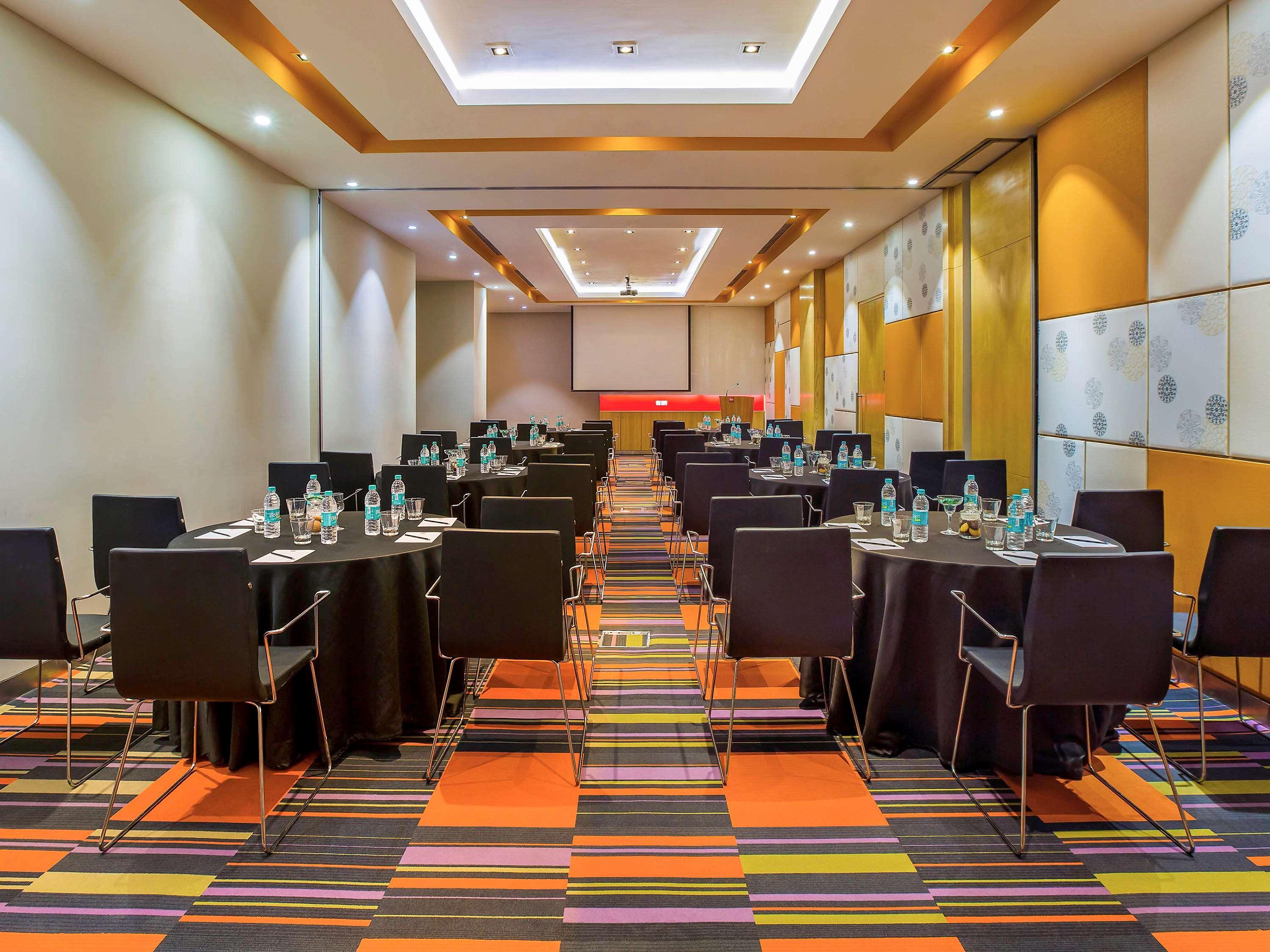 Ibis Gurgaon Golf Course Road - An Accor Brand Hotel Kültér fotó