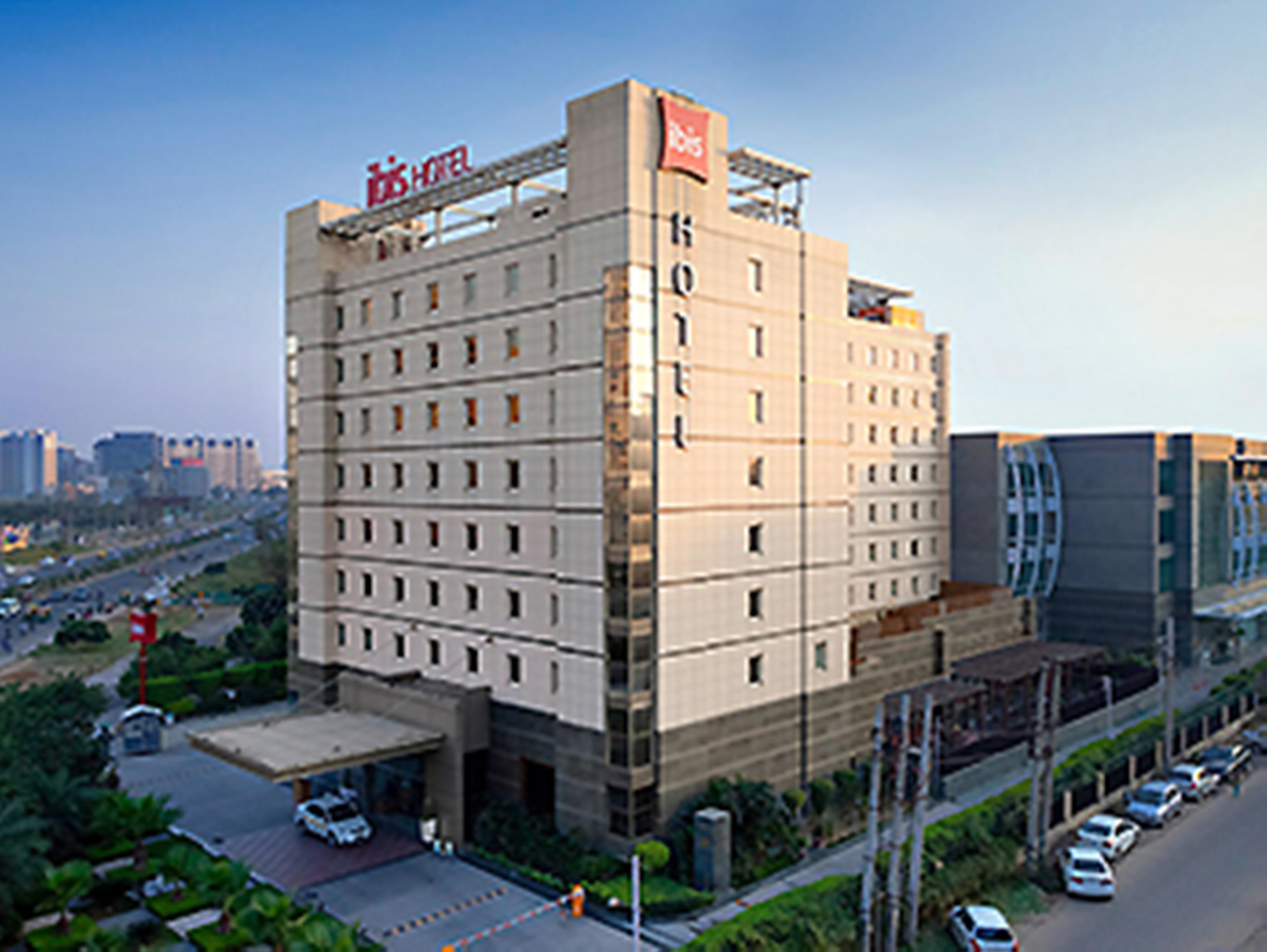 Ibis Gurgaon Golf Course Road - An Accor Brand Hotel Kültér fotó